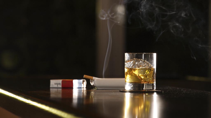 吸烟酗酒，让你的寿命缩短了多少？