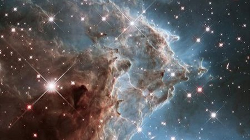 宇宙正加速膨胀，为什么星云在不会散开，而是聚在一起形成恒星？