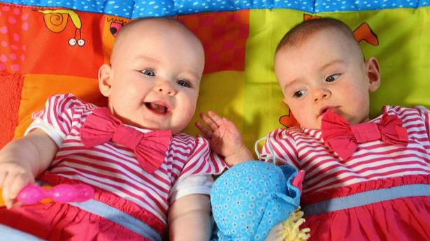 双胞胎可以不在同一天出生？怎么回事？