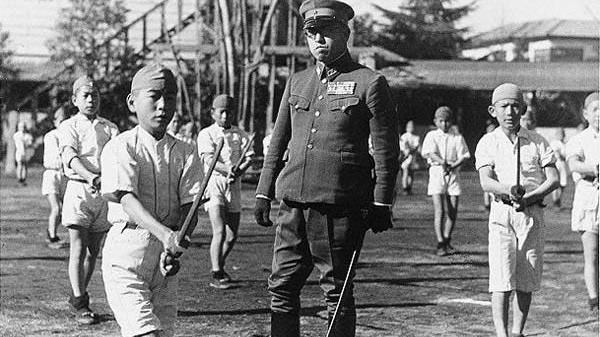 二战前，日本竟然这样“教育”青少年？