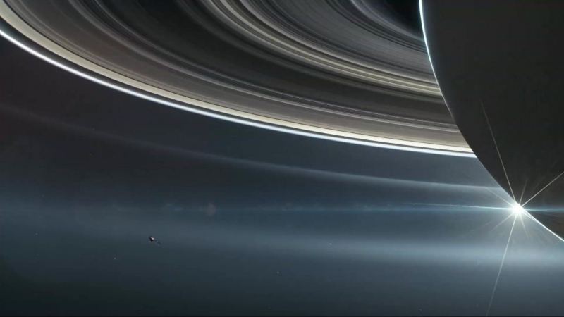 连续观测土星20年，卡西尼号传回照片显示，土星环内有飞碟？