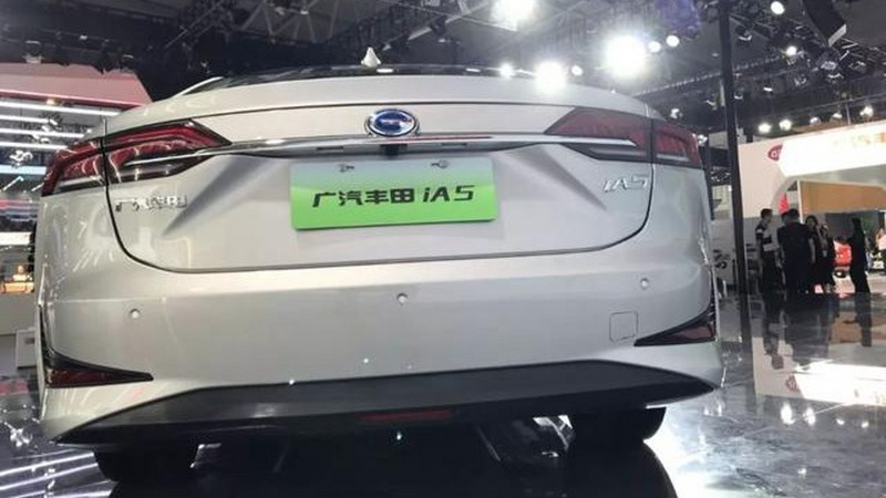 挂着传祺的车标，非要说是广丰的新车？网友：给双积分逼的