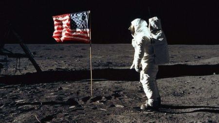 美国6次登月，为何无一次着陆在月球背面？土星5号技术已丢失？
