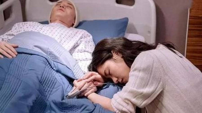 她33岁，熬夜失明：成年人的荒唐，就是喜欢拿命开玩笑？