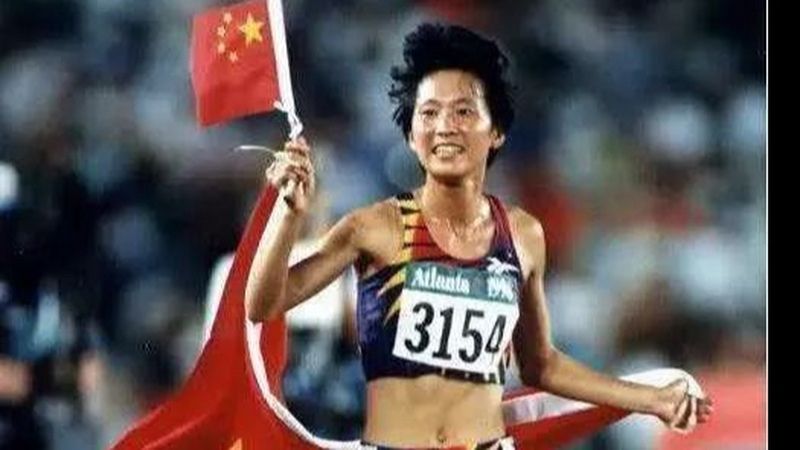 26年前的今天，王军霞破女子万米世锦赛记录，开启东方神鹿传奇