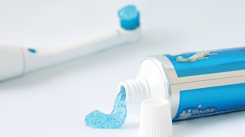 牙膏美白、抗敏、消炎，是噱头还是真有效？