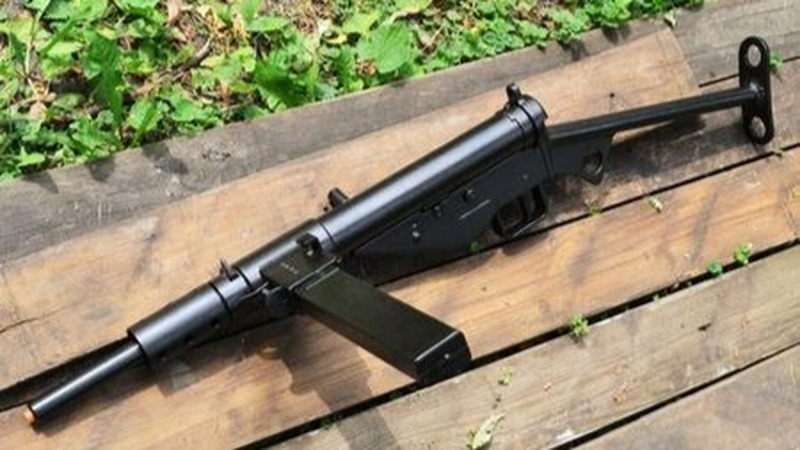 这款冲锋枪与斯登师出同门，还混有德军血统，为何却遭士兵嫌弃？